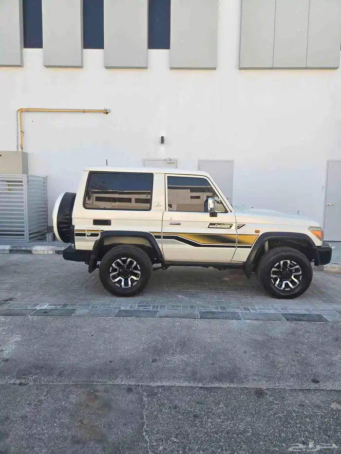 ربع لاند كروزر ممشى قليل جدا مخزن 0