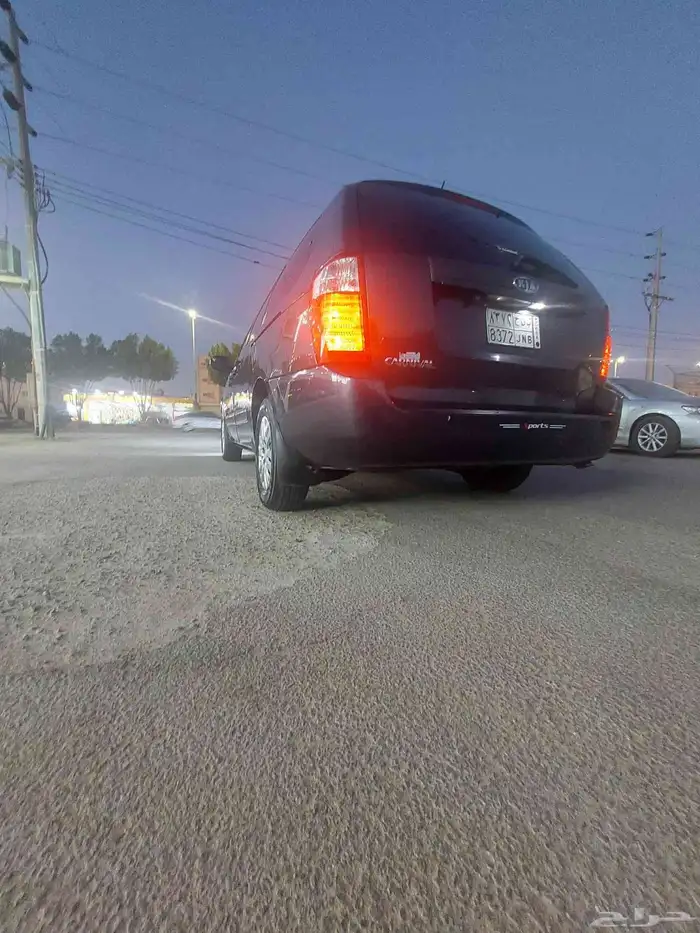 كرنفال كيا موديل 2013 على السوم 6