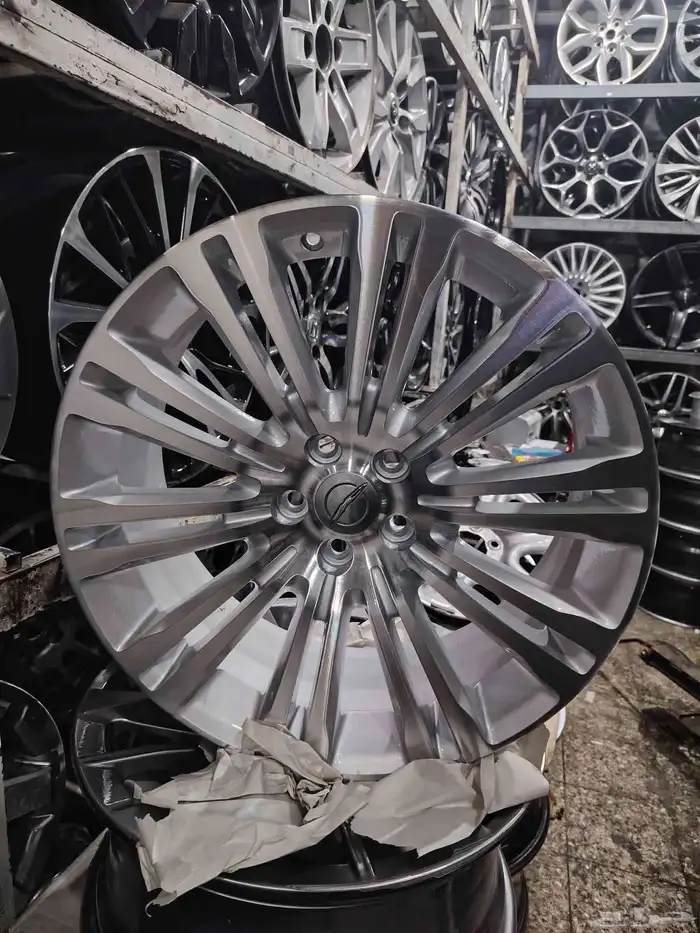 جنوط كرايزلر C300 موديل 2014 مقاس 20 اصلي وكاله 1