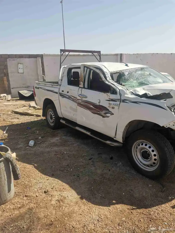 للبيع هايلكس دبل 20 20 مصدومه الشاص سليم والمكينة والقير شر 2