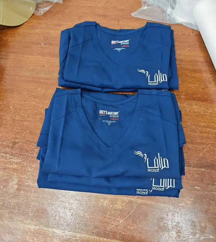 فن التطريز للزي الموحد أناقة فريقك من أول خيط  تشيرتات 9