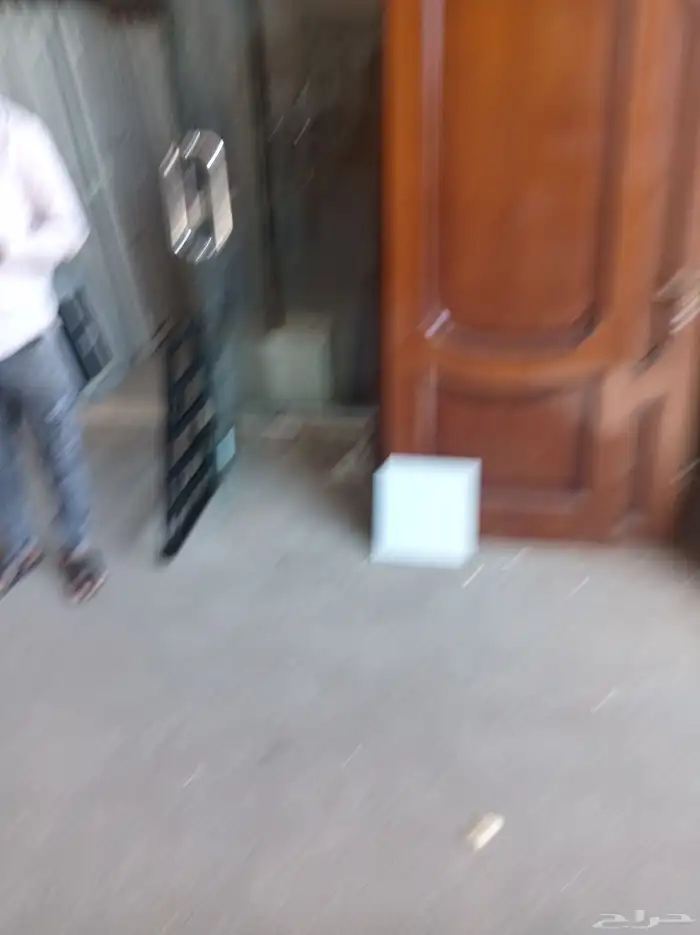 ابواب خشب مستخدمه وابواب حديد والمنيوم تجديد للبيع 7