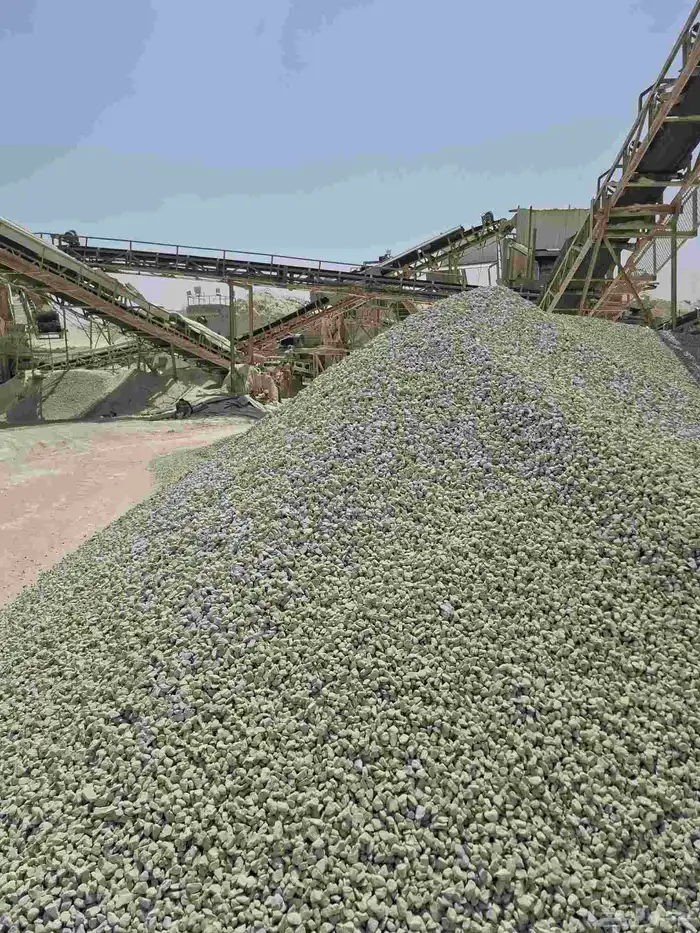 بحص ابيض ورمل احمر وصبيز واسفلت 5