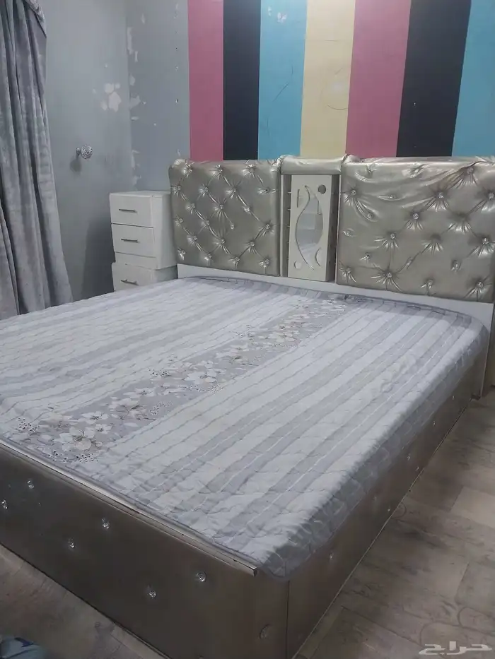 غرفة نوم كامل دولاب سحاب وسرير و 2 كوميدينا وتسريحة 1