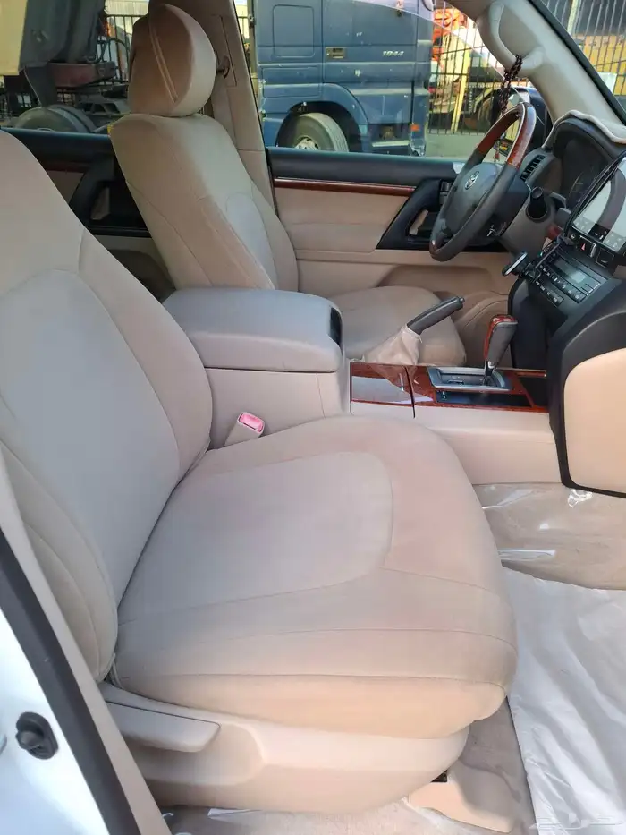 لاندكروزر 2015 وكاله قمة في النظافة 23