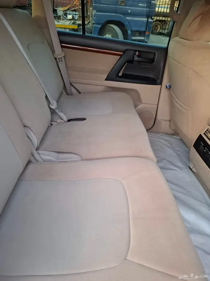 لاندكروزر 2015 وكاله قمة في النظافة 28