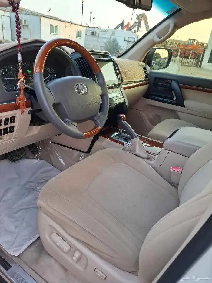 لاندكروزر 2015 وكاله قمة في النظافة 32