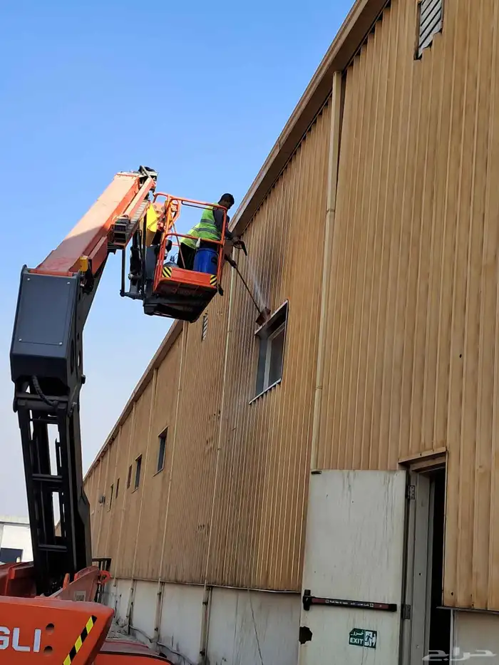 هذه عملية طلاء. أولا   نظ فها جيدا  بالماء  ثم ضع الطلاء علي 1