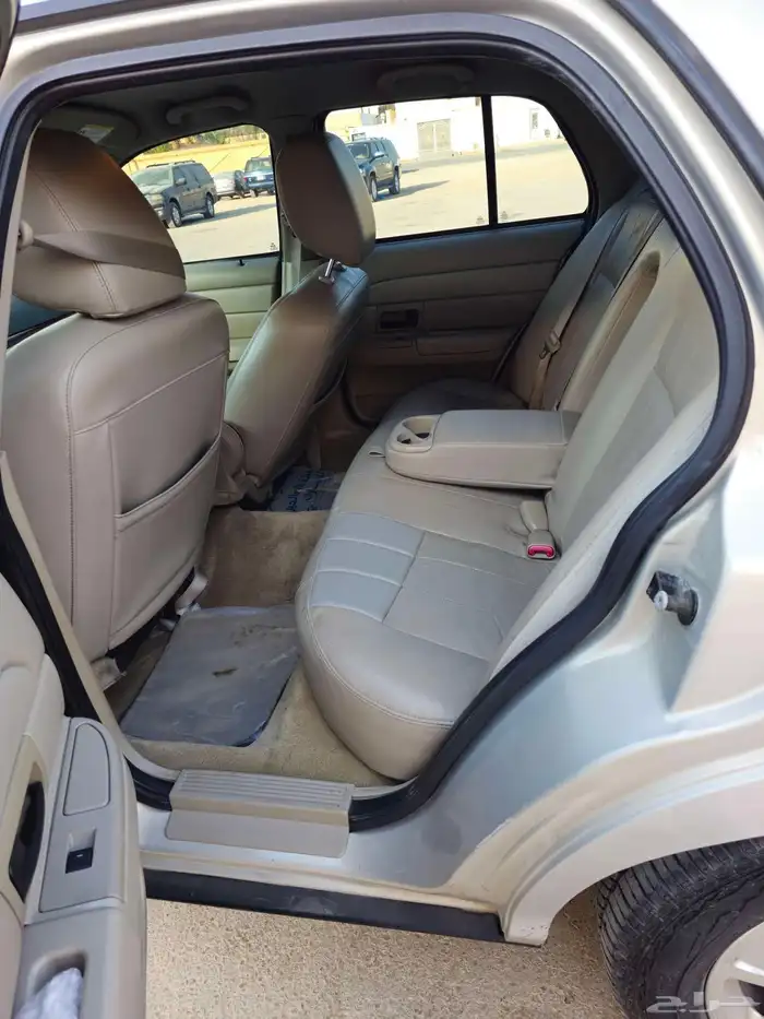 فورد فكتوريا 2011 9