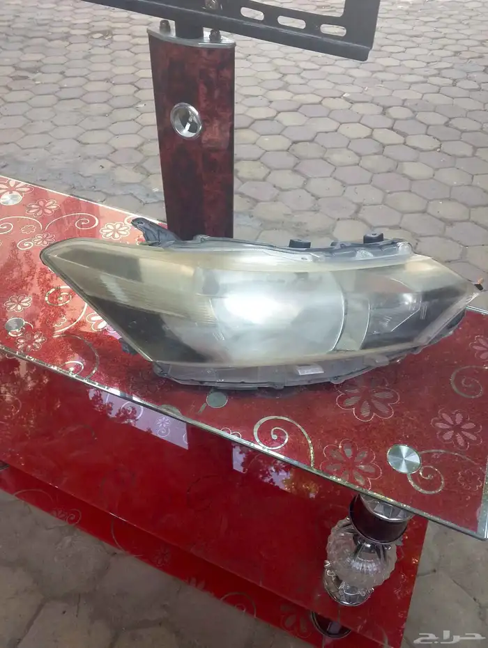 شمعة يمين   اسطب نيسان التيما 2010   شمعة يسار يارس 3