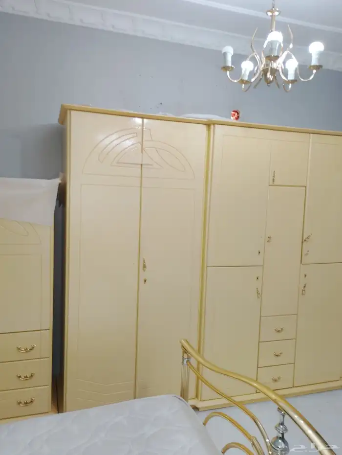 اغراض منزلية اثاث دولاب وسرير مفرد ومنقل 6