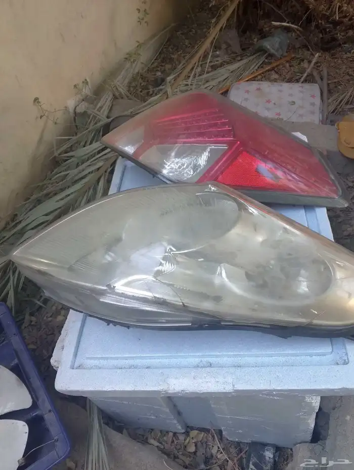 شمعة يمين   اسطب نيسان التيما 2010   شمعة يسار يارس 0