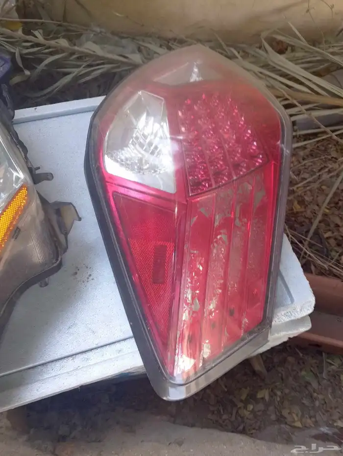 شمعة يمين   اسطب نيسان التيما 2010   شمعة يسار يارس 2