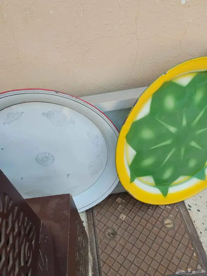 صحون كبيره و قدور و طاولات 5