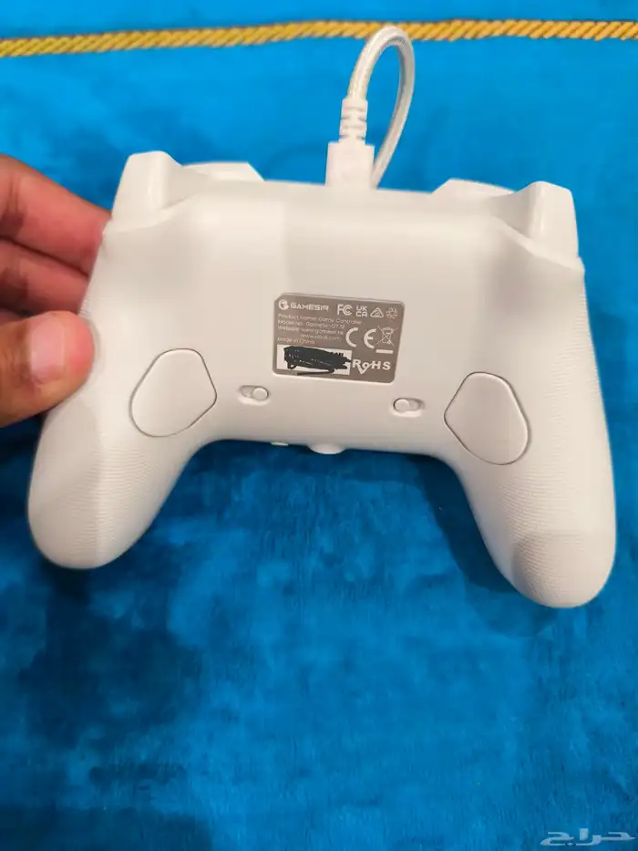 Xbox series s بيع بسعر 650ريال وتوجد يدتان 8