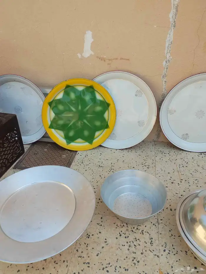 صحون كبيره و قدور و طاولات 2