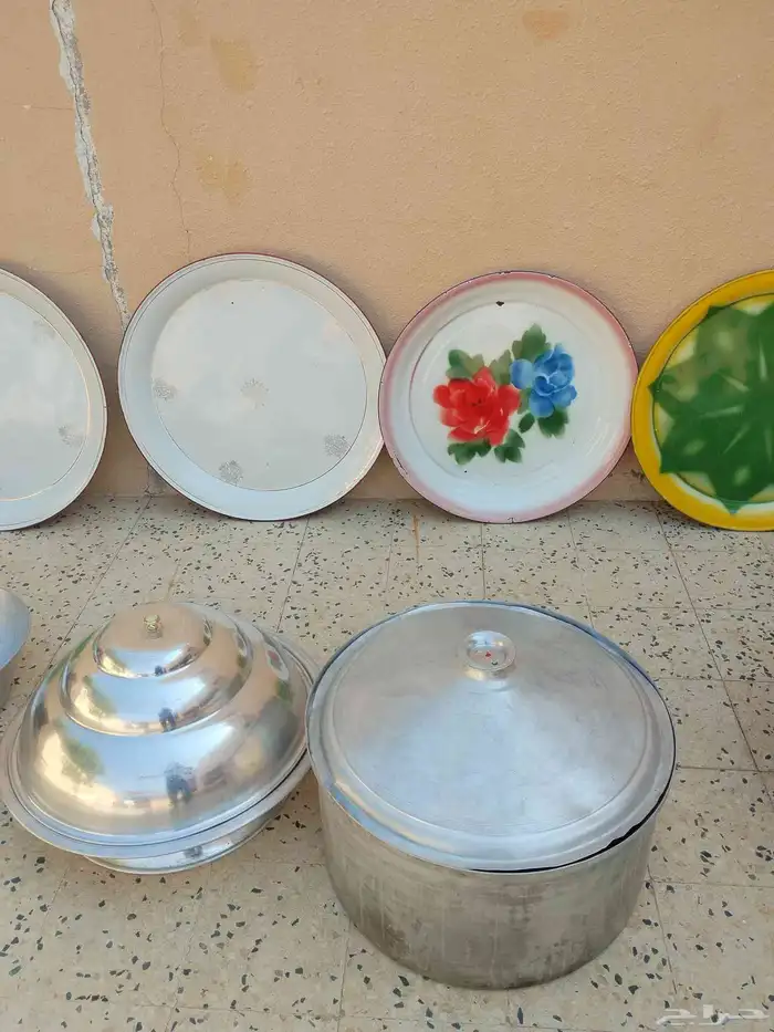 صحون كبيره و قدور و طاولات 1
