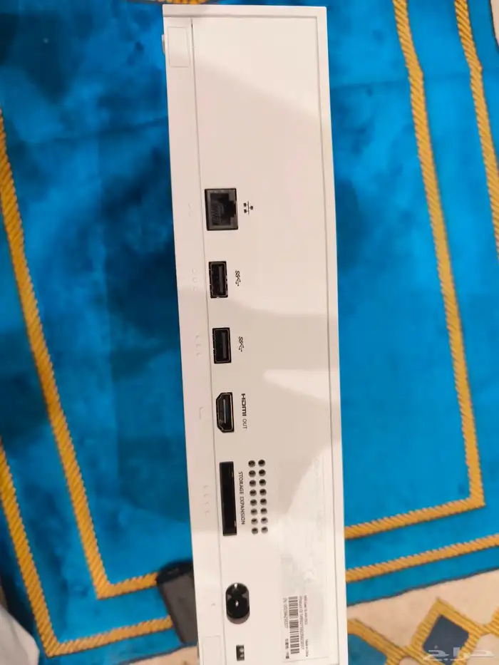 Xbox series s بيع بسعر 650ريال وتوجد يدتان 2