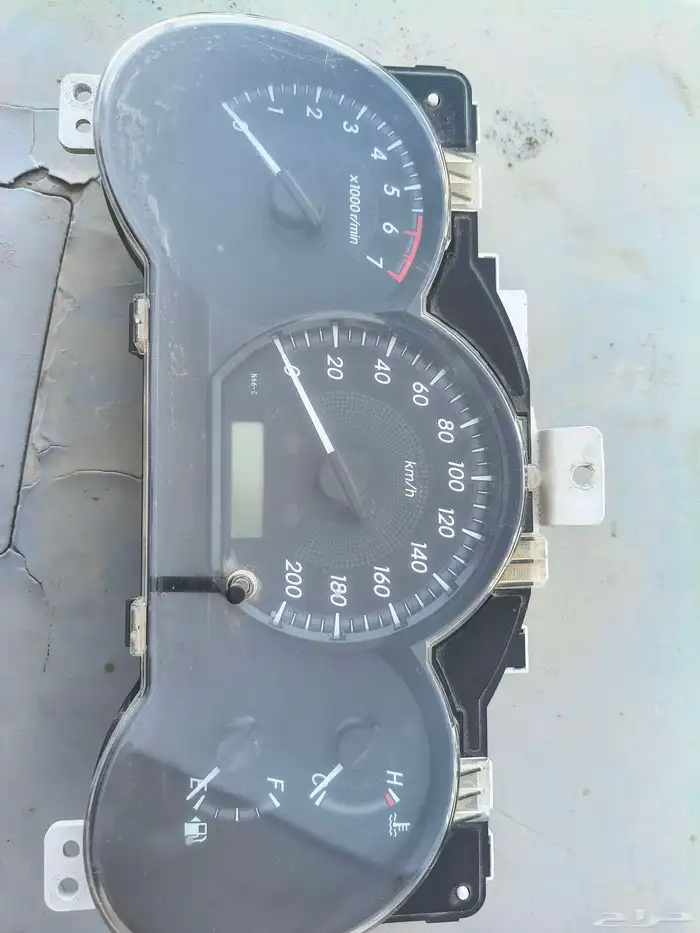 اغراضي تويوتا هايلوكس أصلي دينمو وطرمبة دركسون وعداد 1