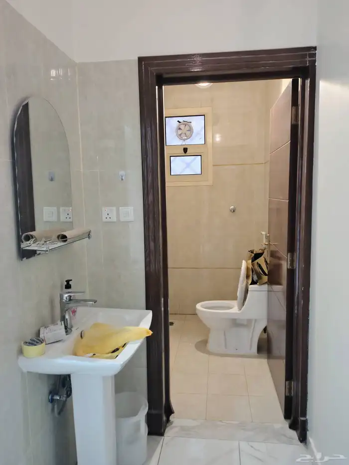 شقه للايجار المهديه طابق اول 3 غرف وصاله مدخلين السعر 35 الف 9