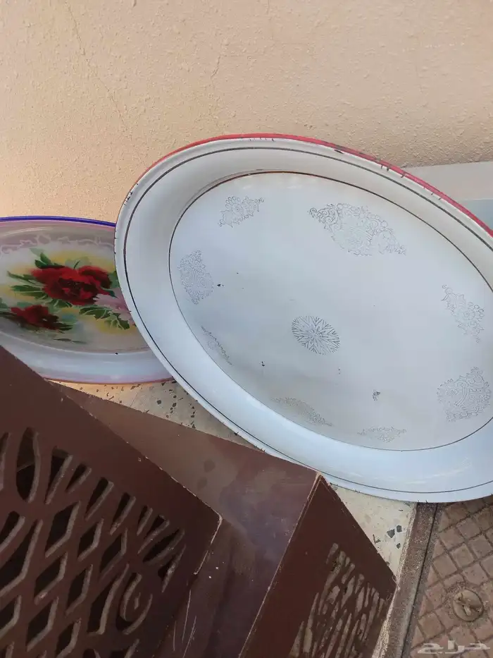 صحون كبيره و قدور و طاولات 4