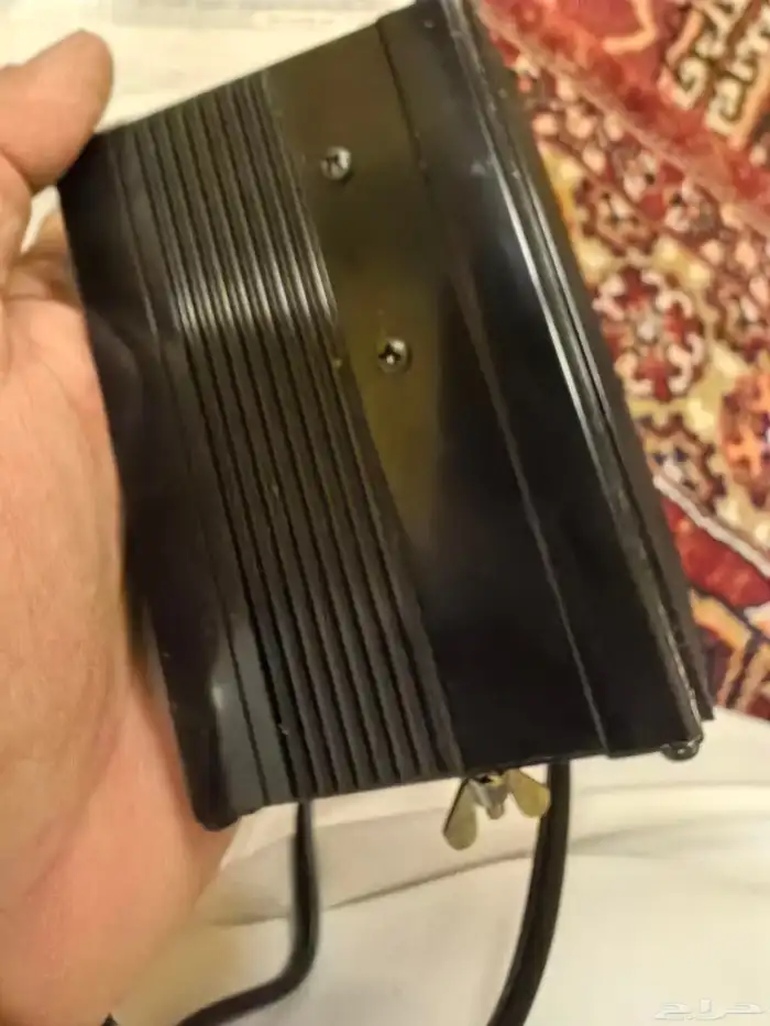 للبيع محول كهرباء من 12فولت إلى 220 فولت ومخرجUSB 4