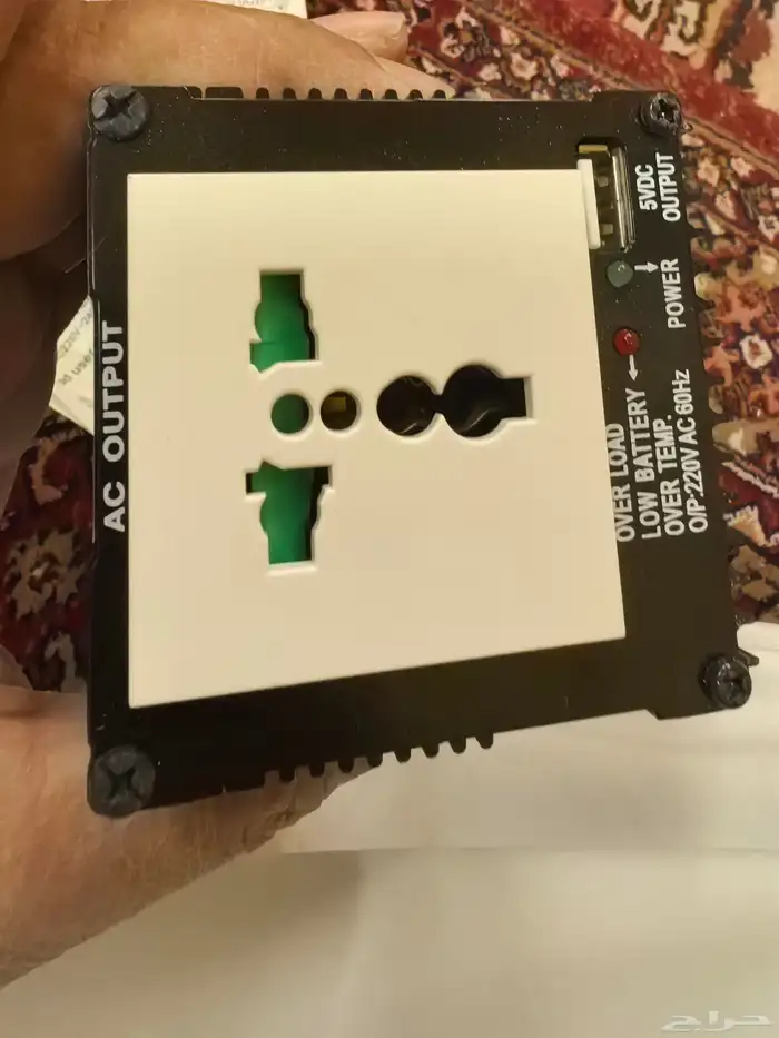 للبيع محول كهرباء من 12فولت إلى 220 فولت ومخرجUSB 3