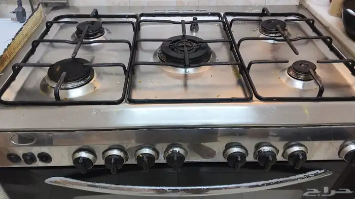 للبيع فرن نظيف وشغال5عيون مقاس 90 0