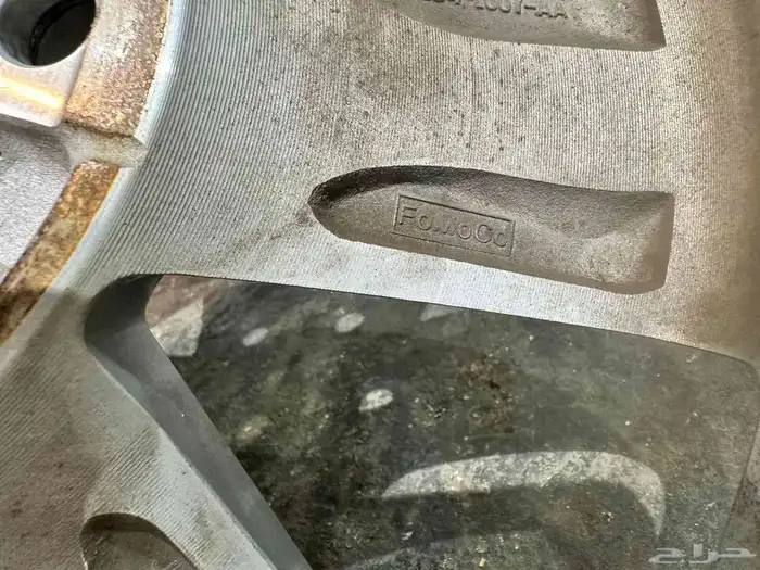 يوجد لدينا جنوط وكاله فورد اف 150شرط مقاس الجنوط 17 4