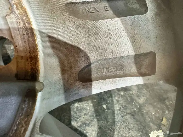 يوجد لدينا جنوط وكاله فورد اف 150شرط مقاس الجنوط 17 5