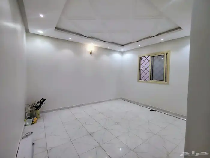 شقه للايجار المهديه طابق اول 3 غرف وصاله مدخلين السعر 35 الف 8