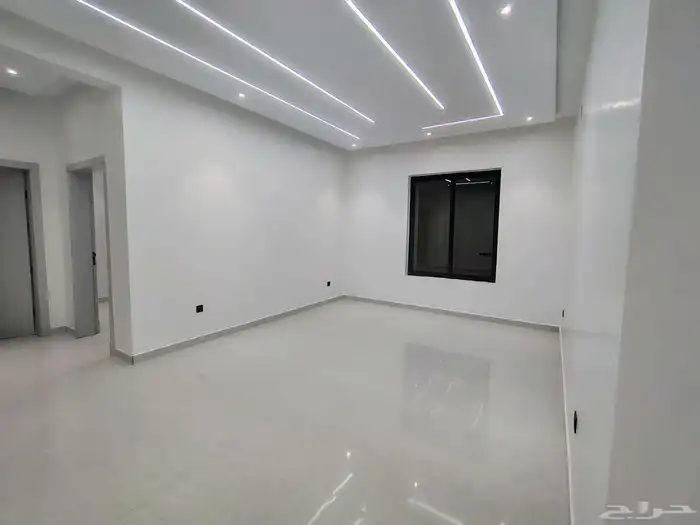 شقه جديده للايجارفى المهديه طابق اول 3غرف وصاله السعر 50 الف 5