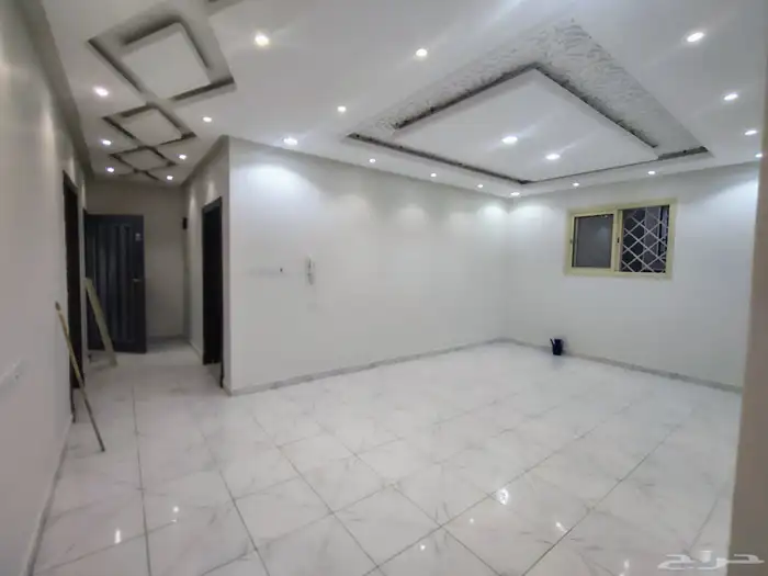 شقه للايجار المهديه طابق اول 3 غرف وصاله مدخلين السعر 35 الف 1