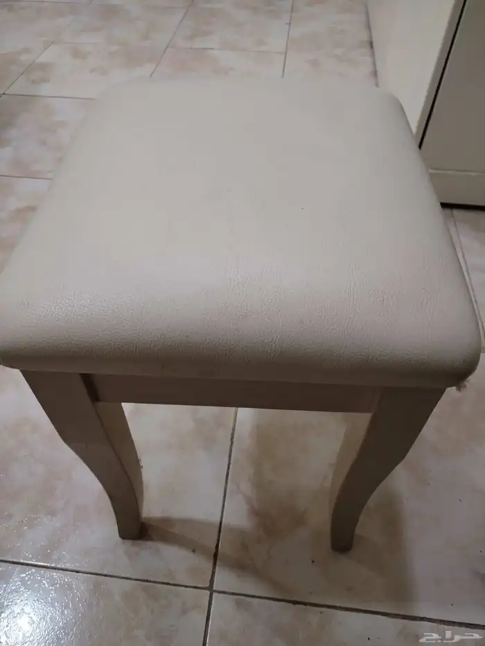 ثلاجة غسالة سرير دولاب كراسي وأنترية للبيع لدواعي السفر 0