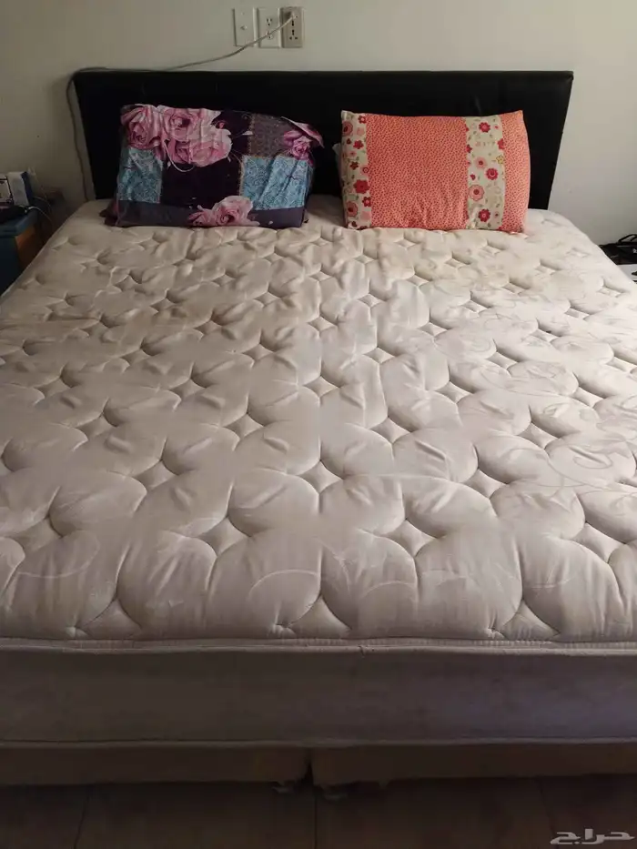 ثلاجة غسالة سرير دولاب كراسي وأنترية للبيع لدواعي السفر 3