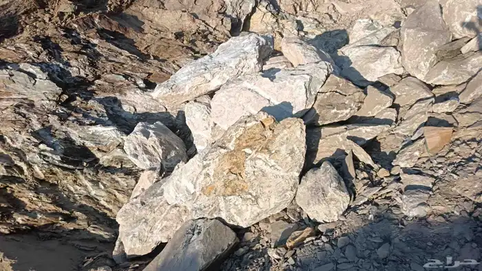 يوجد لدينا حجر بنيان كبير عراك من له الحاجه للبنا يتواصل بنا 1