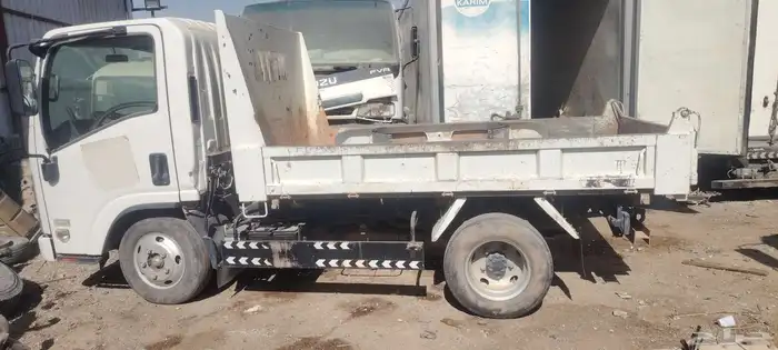 دينا ايسوزو NKR موديل 2022 قلاب تشليح قطع غيار فقط 4