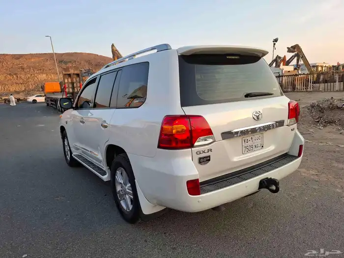 لاندكروزر 2015 وكاله قمة في النظافة 12