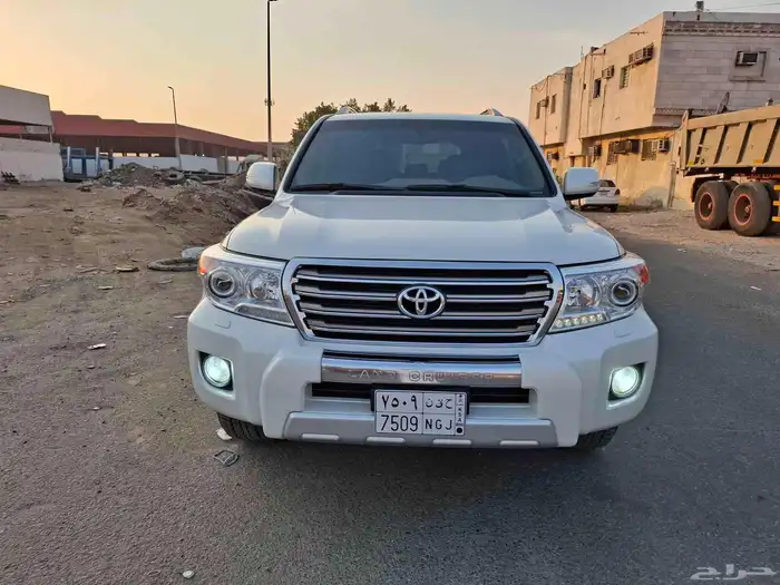 لاندكروزر 2015 وكاله قمة في النظافة 0