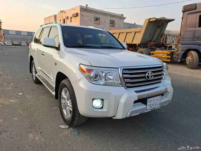 لاندكروزر 2015 وكاله قمة في النظافة 1