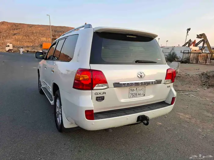 لاندكروزر 2015 وكاله قمة في النظافة 10