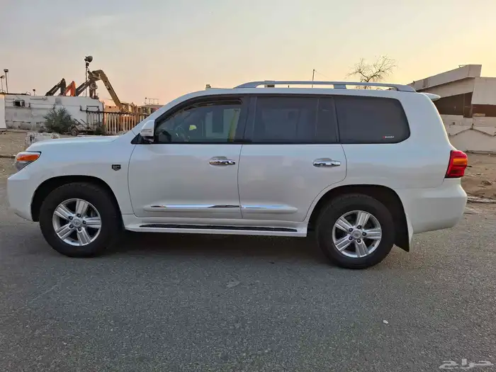 لاندكروزر 2015 وكاله قمة في النظافة 14