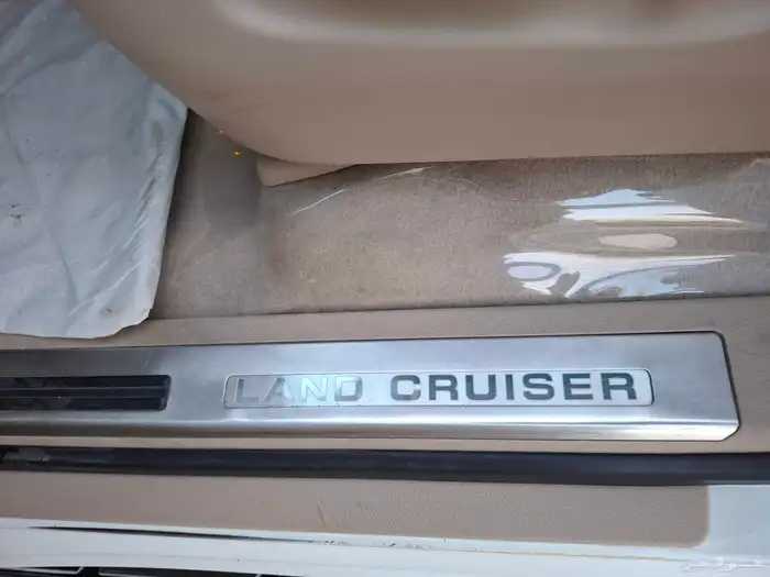 لاندكروزر 2015 وكاله قمة في النظافة 34