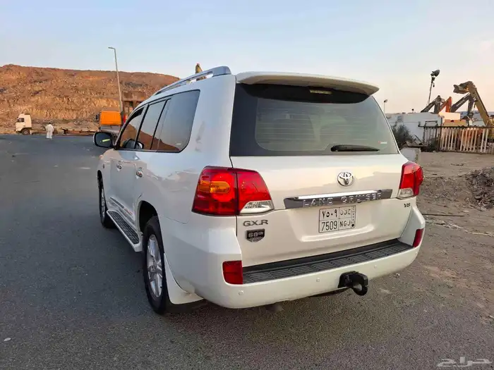 لاندكروزر 2015 وكاله قمة في النظافة 9