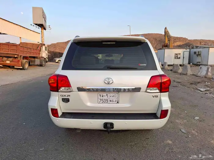 لاندكروزر 2015 وكاله قمة في النظافة 11