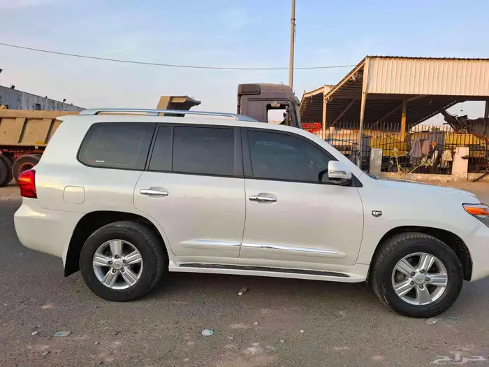 لاندكروزر 2015 وكاله قمة في النظافة 5