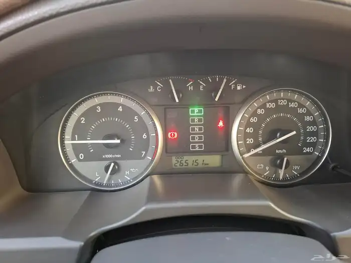 لاندكروزر 2015 وكاله قمة في النظافة 38