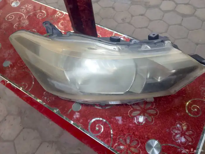 شمعة يمين   اسطب نيسان التيما 2010   شمعة يسار يارس 4