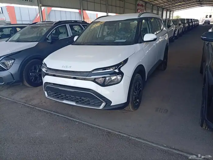 كيا كارينز LX موديل 2025 5