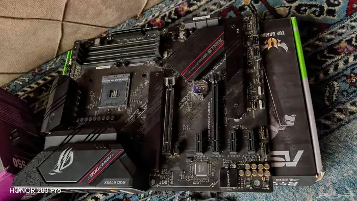 ASUS ROG B550-F لوحه أم للبيع (تشتغل) 0